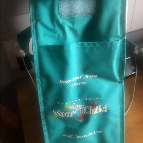 Two Tupperware Sandwich Keeper. And Onion 🧅 Keepers. Plus Lunch bag. - Picture 5 of 6